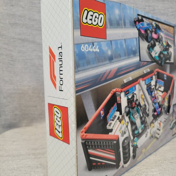 Lego City F1 Garage & Mercedes-AMG & Alpine Cars 60444 - Picture 5 of 11